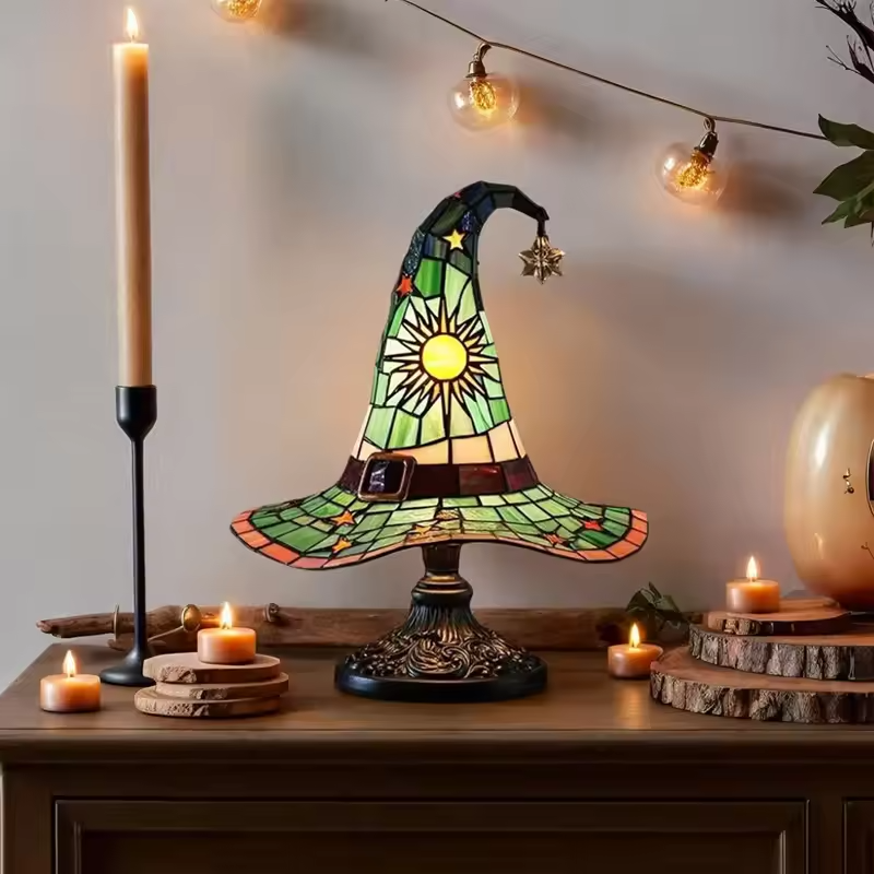 Lámpara artesanal de sombrero de bruja con encanto mágico